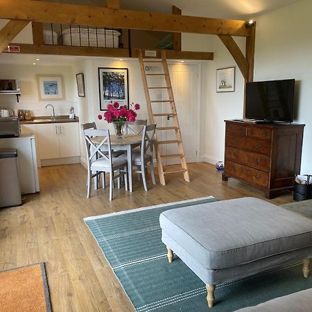 Rogate Stunning Cabin With Incredible Views Near Goodwood מראה חיצוני תמונה