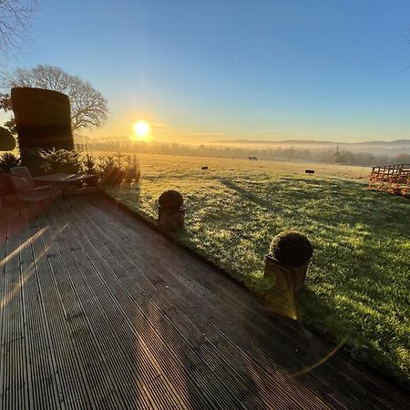 Rogate Stunning Cabin With Incredible Views Near Goodwood מראה חיצוני תמונה