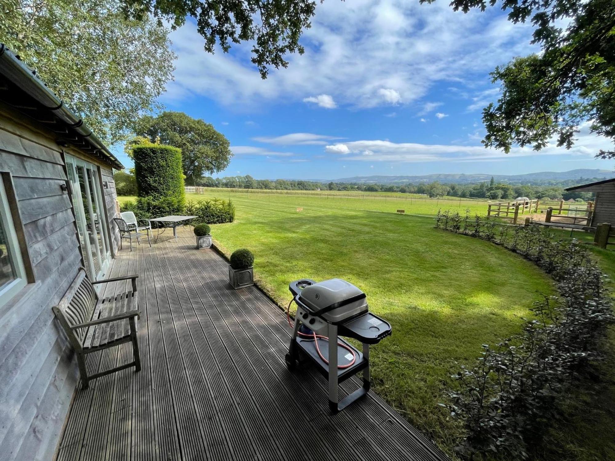 Rogate Stunning Cabin With Incredible Views Near Goodwood מראה חיצוני תמונה