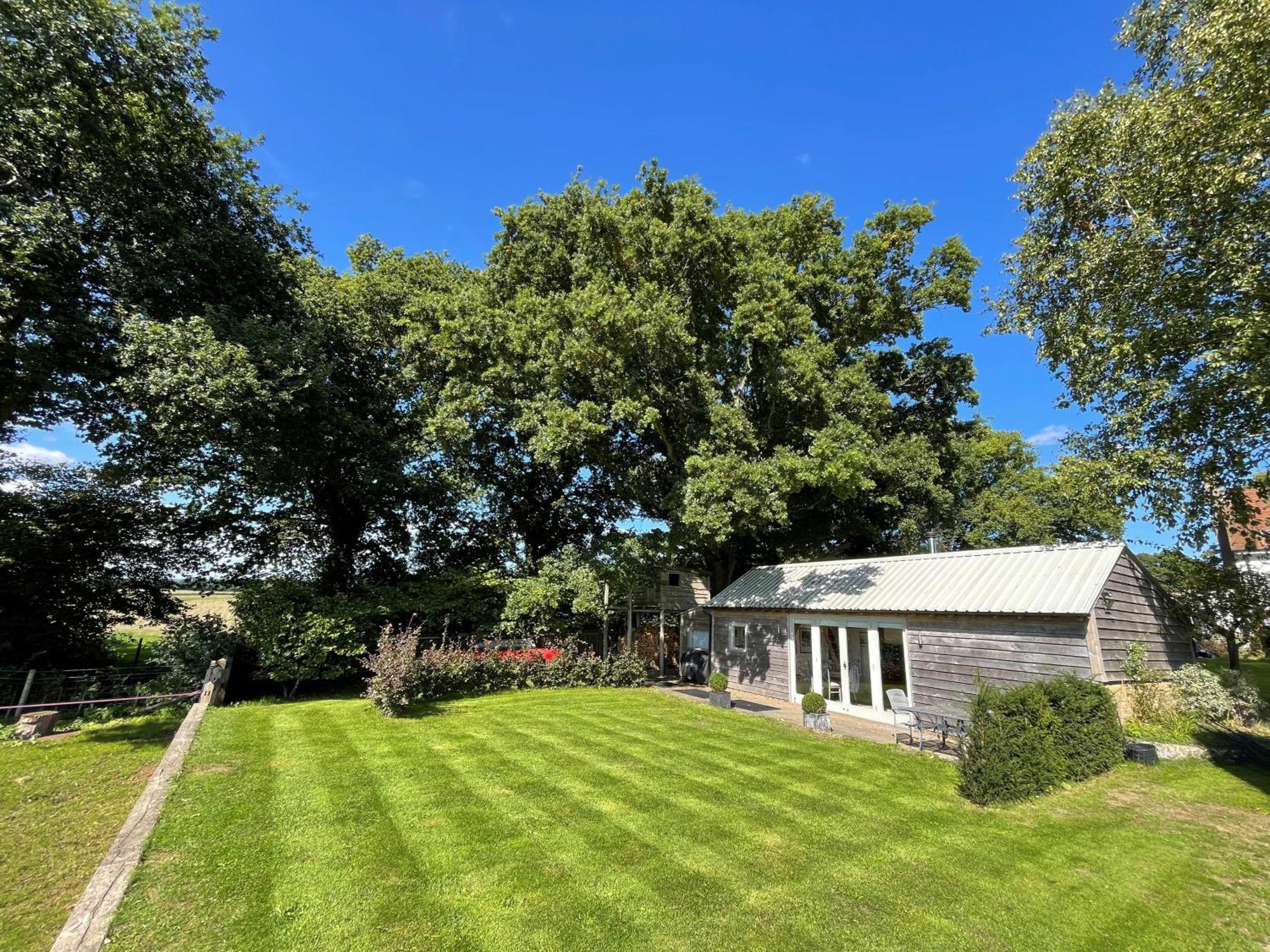 Rogate Stunning Cabin With Incredible Views Near Goodwood מראה חיצוני תמונה
